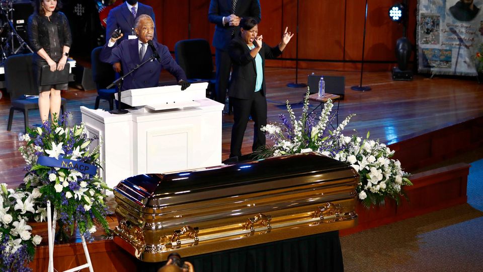 Bürgerrechtler Al Sharpton spricht bei einer Gedenkfeier für George Floyd an der North Central University in Minneapolis