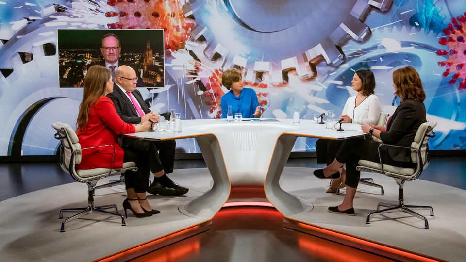 Von links: Sarna Röser, Lars Feld (zugeschaltet), Peter Altmaier, Maybrit Illner, Annalena Baerbock, Manuela Conte