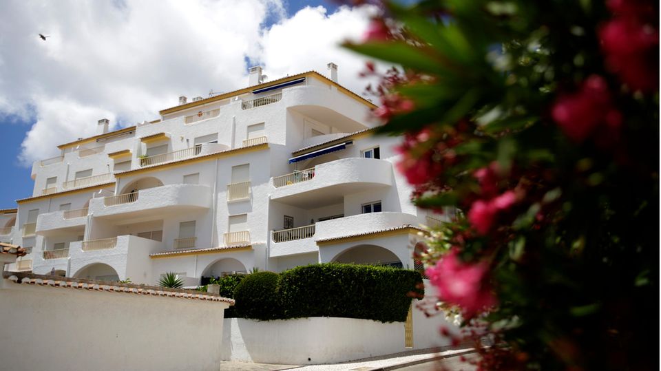 Der Appartmentkomplex in Praia da Luz an der portugiesischen Algarveküste Der Appartmentkomplex in Praia da Luz an der portugiesischen Algarveküste