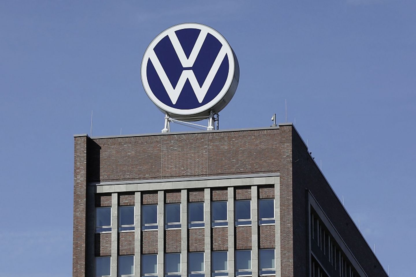 Für den Europa-Abgeordneten Dennis Radtke sind die Automobilbauer in der Pflicht, die Händler zu unterstützen
