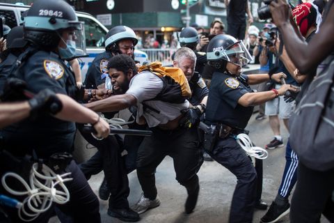 Proteste USA: zwei New Yorker Polizisten suspendiert