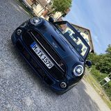 Die Farbe des Lacks nennt sich übrigens "Deep Laguna metallic"