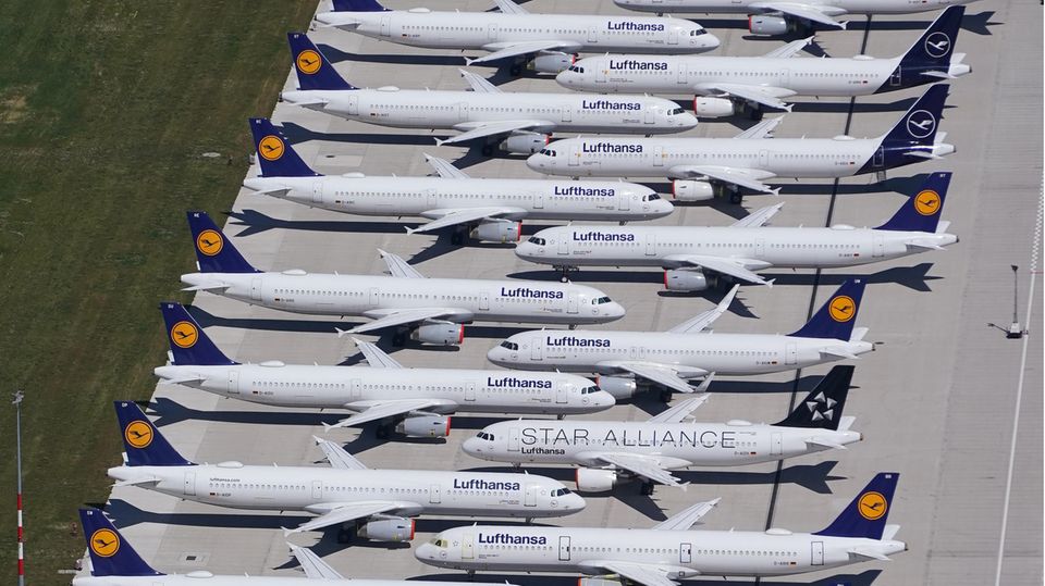 Noch hat die Lufthansa Dutzende ihrer Airbus A320 auf dem Flughafen BER abgestellt
