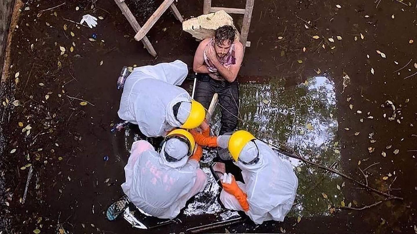 Bali: Der Brite Jacob Roberts wird aus einem Brunnenschacht gerettet