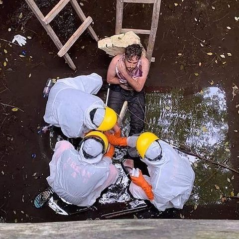 Bali: Der Brite Jacob Roberts wird aus einem Brunnenschacht gerettet