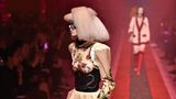 2016  Alessandro Michele läutete mit seinen eklektischen ­Kollektionen – hier Frühjahr/Sommer 2017 – eine neue Ära bei Gucci ein