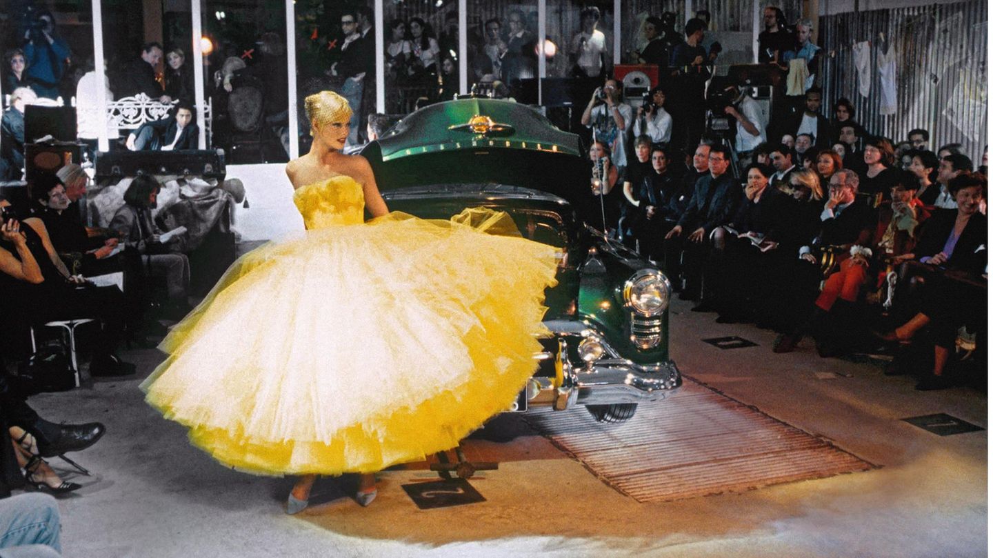 Linda Evangelista bei einer John-Galliano-Schau