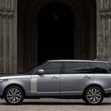 Der Range Rover P400 MHEV ist mit dem normalen Radstand genau fünf Meter lang