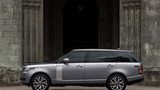 Der Range Rover P400 MHEV ist mit dem normalen Radstand genau fünf Meter lang