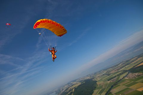 Die Diagnose: Ein Fallschirmsprung endet mit blauen Fingern – und die Ärzte stehen vor einem Rätsel