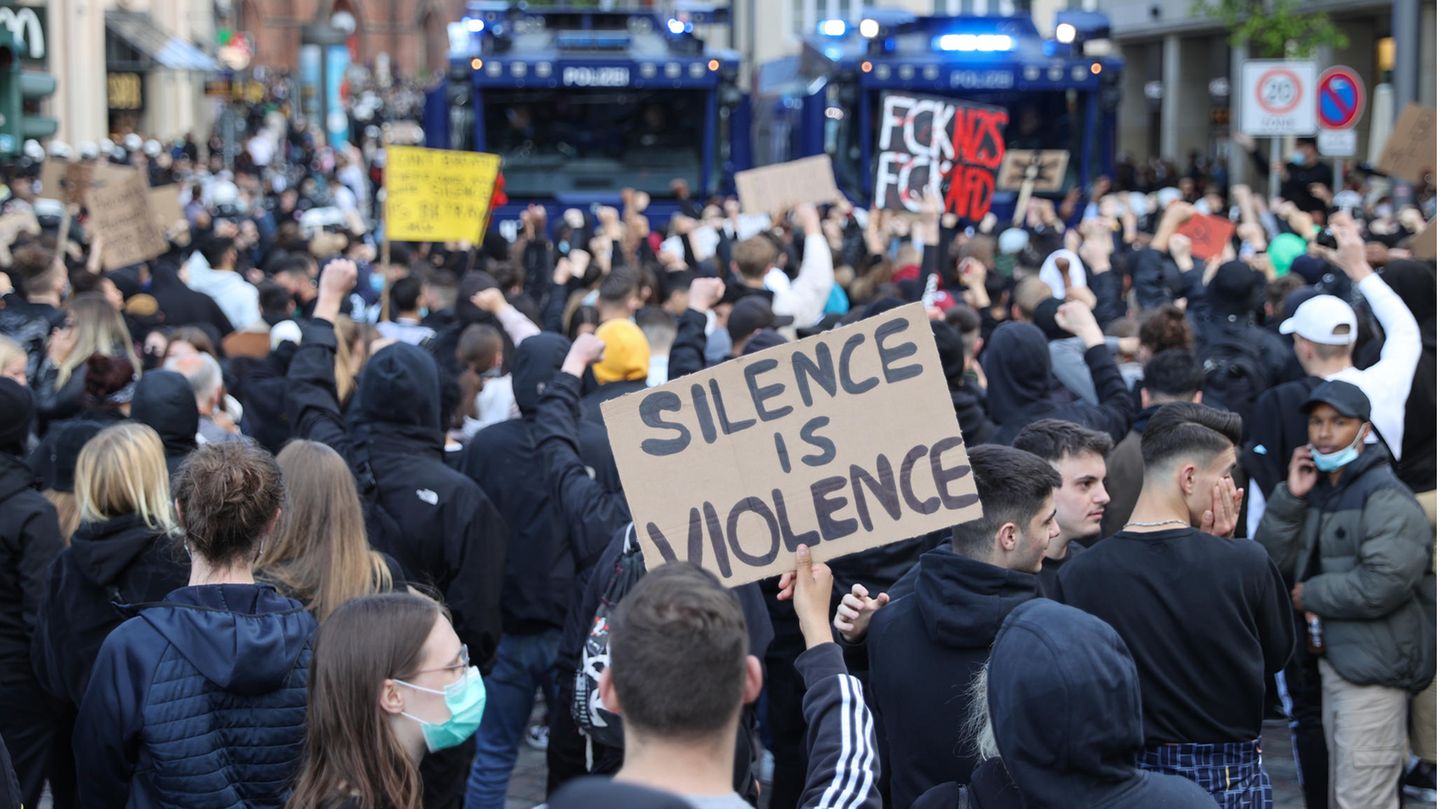 In Deutschland demonstrierten so wie hier in Hamburg zuletzt zehntausende Menschen gegen Rassismus