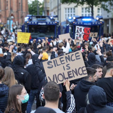 In Deutschland demonstrierten so wie hier in Hamburg zuletzt zehntausende Menschen gegen Rassismus
