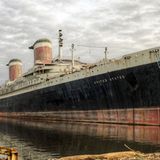 Der Luxusliner am Kai in Philadelphia