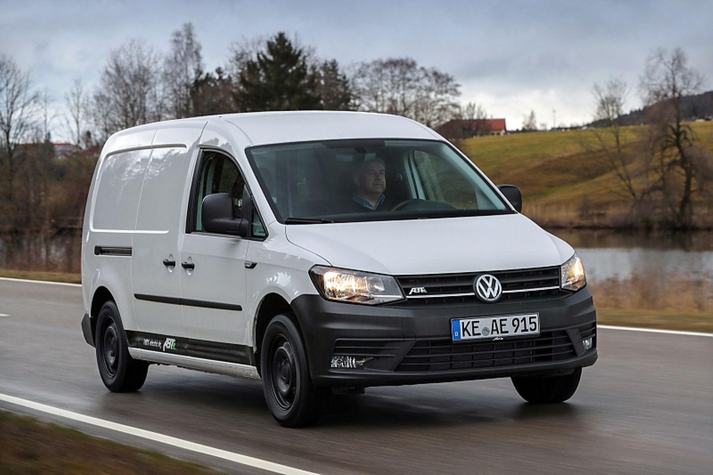 Der VW Abt eCaddy steht auf der gleichen Plattform, wie die Modellvarianten mit konventionellem Motor