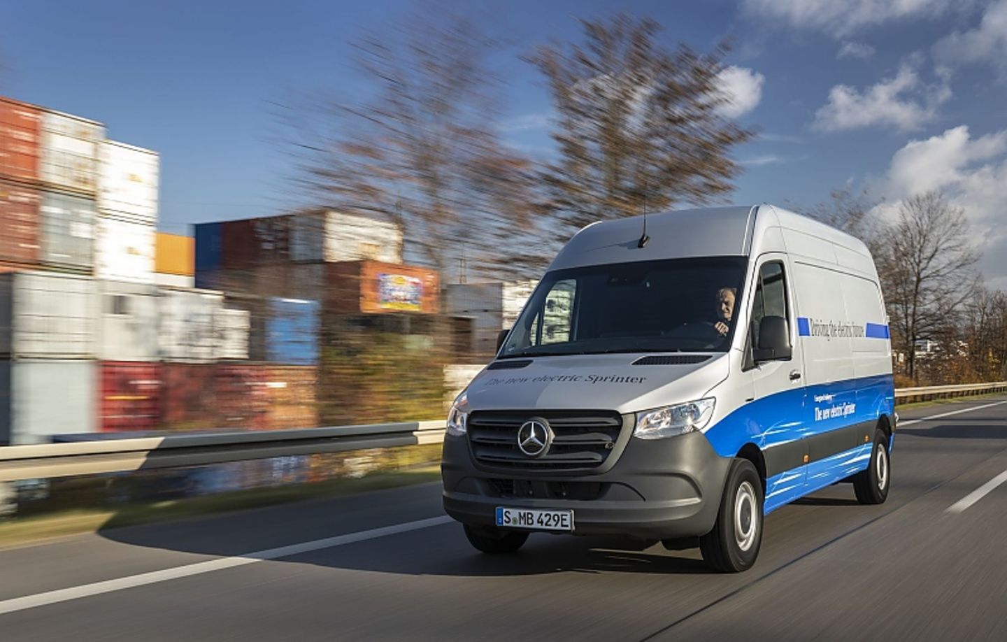 Untersuchungen bei Mercedes haben ergeben, dass die Nutzfahrzeugkunden pro Tag 60 bis 80 Kilometer zurücklegen