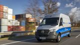 Untersuchungen bei Mercedes haben ergeben, dass die Nutzfahrzeugkunden pro Tag 60 bis 80 Kilometer zurücklegen