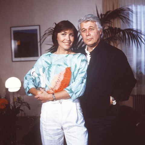 VOE STERN 25/2020  Ich Heirate Eine Familie / Angie Muss Sich Entscheiden / D 1986  / Im Bild: Angie Und Werner Schumann (Thekla Carola Wied U. Peter Weck) / Em-0-52722 /  / †berschrift: Ich Heirate Eine Familie