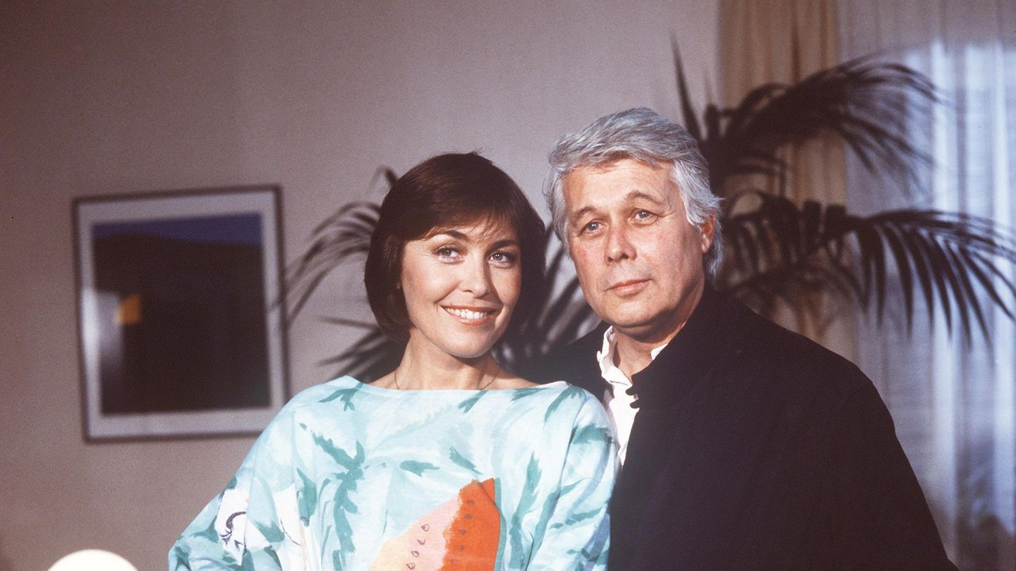 VOE STERN 25/2020  Ich Heirate Eine Familie / Angie Muss Sich Entscheiden / D 1986  / Im Bild: Angie Und Werner Schumann (Thekla Carola Wied U. Peter Weck) / Em-0-52722 /  / †berschrift: Ich Heirate Eine Familie