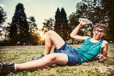 Mode aus der Hölle: Die Achsel des Grauens – oder: Warum Männer im Sommer so gruselig aussehen
