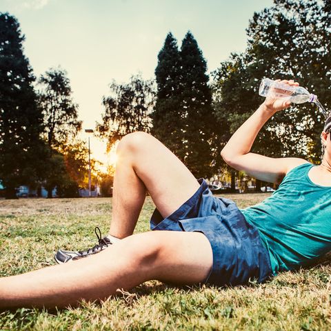 Mode aus der Hölle: Die Achsel des Grauens – oder: Warum Männer im Sommer so gruselig aussehen
