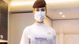 So sieht die Kleidung mancher Flugbegleiterin aus: Bei der arabischen Airline Etihad kümmern sich auch Wellness-Botschafterinnen um die Gesundheit der Passagiere und Crew.