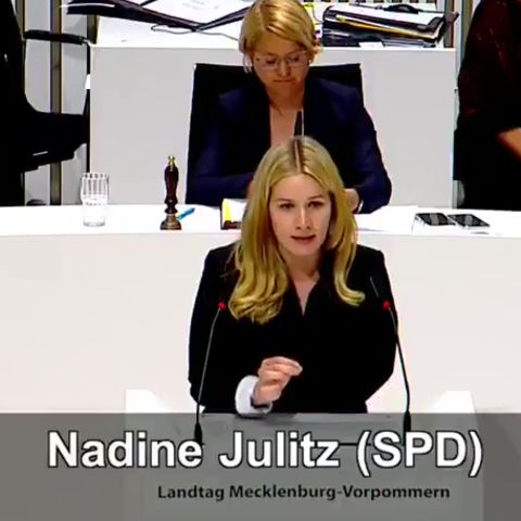 SPD-Politikerin Nadine Julitz im Landtag Mecklenburg-Vorpommern