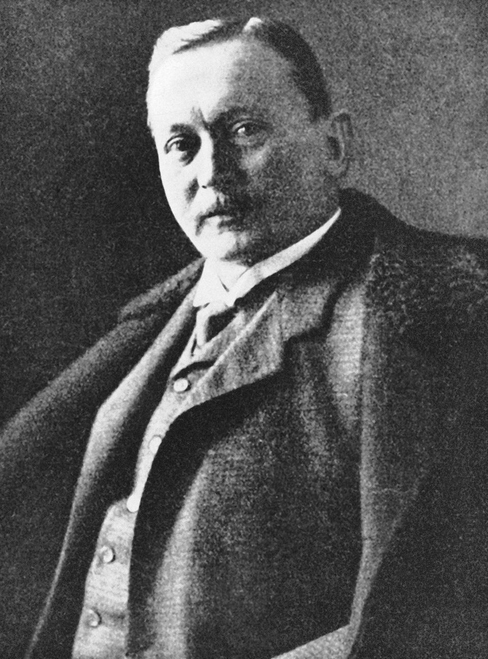 Der deutsche Afrikaforscher Hermann von Wissmann in einer zeitgenössischen Aufnahme. Von 1895 bis 1896 war er Gouverneur in Deutsch-Ostafrika. 