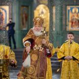 Im Beisein der russischen Militärführung hat der orthodoxe Patriarch Kirill zum 75. Jahrestag des Sieges über den Hitlerfaschismus die neue Hauptkirche der Streitkräfte eingeweiht. 