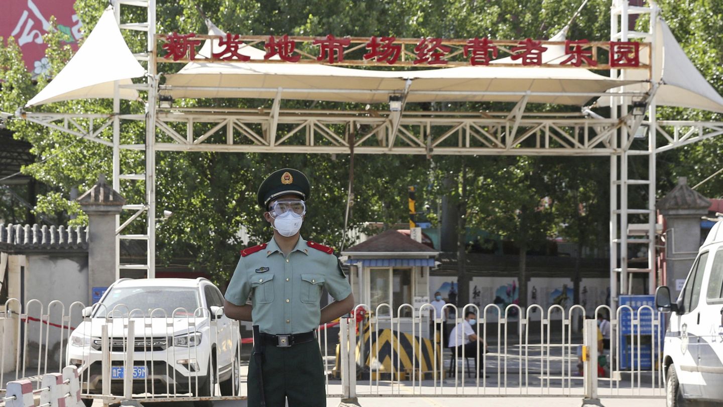Der abgeriegelte Xinfadi-Markt in Peking