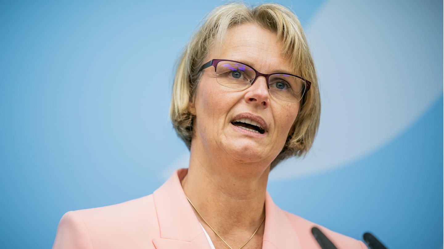 Bundesministerin für Bildung und Forschung Anja Karliczek - Corona-Zuschüsse
