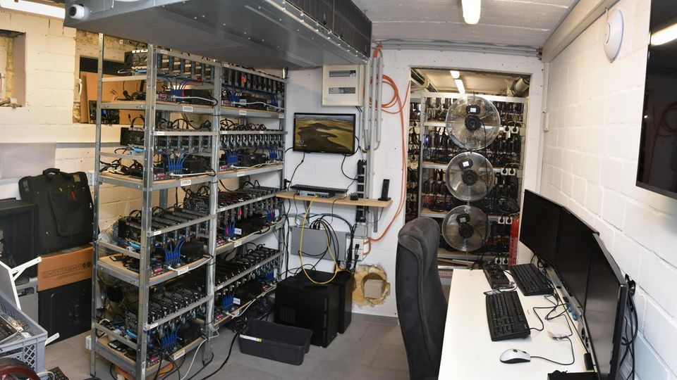 Der Serverraum im Keller von Adrian V.