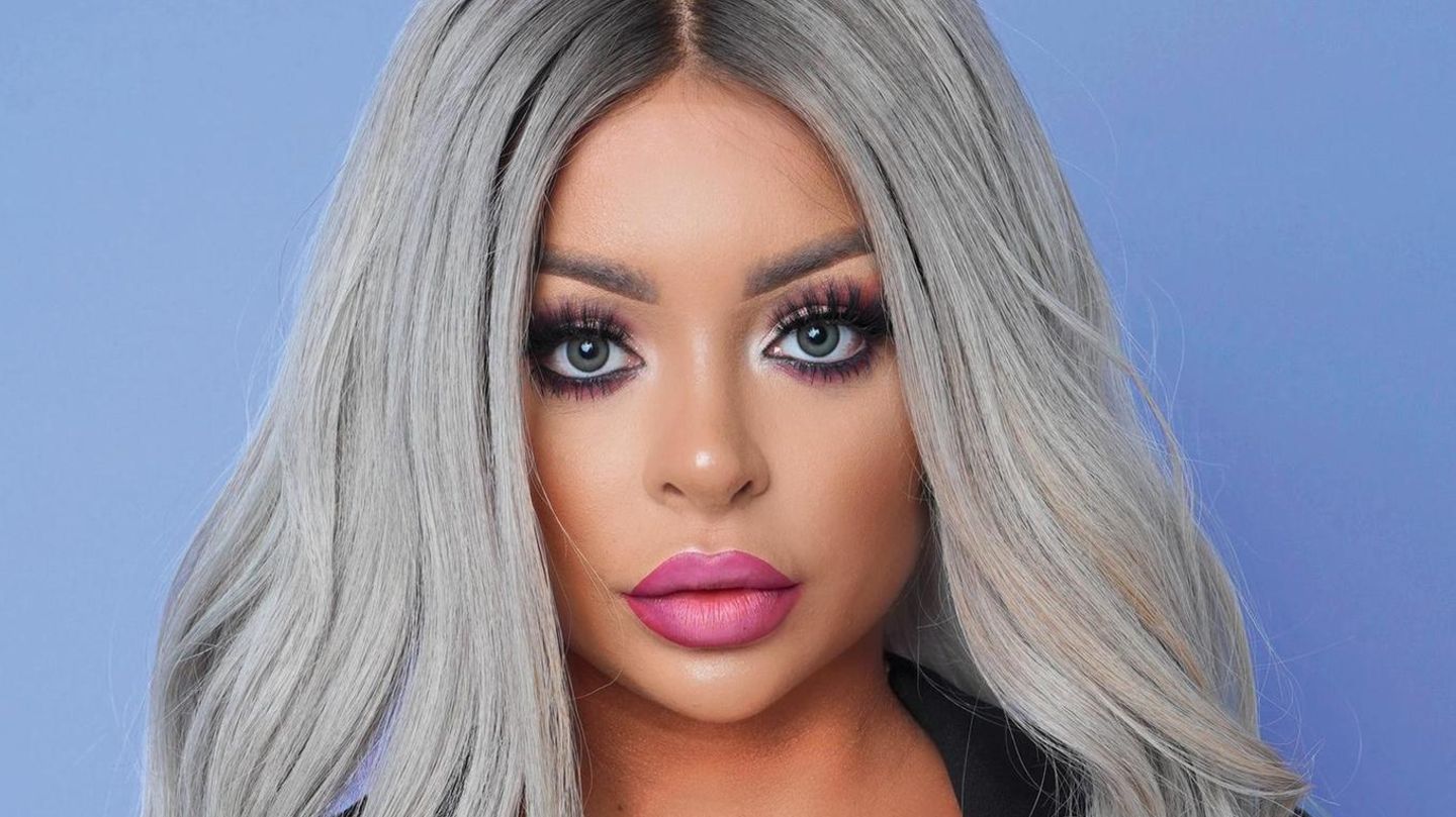 Katja Krasavice aktuelle Fotos aus dem Buch "Bitch Bibel" Katja Krasavice