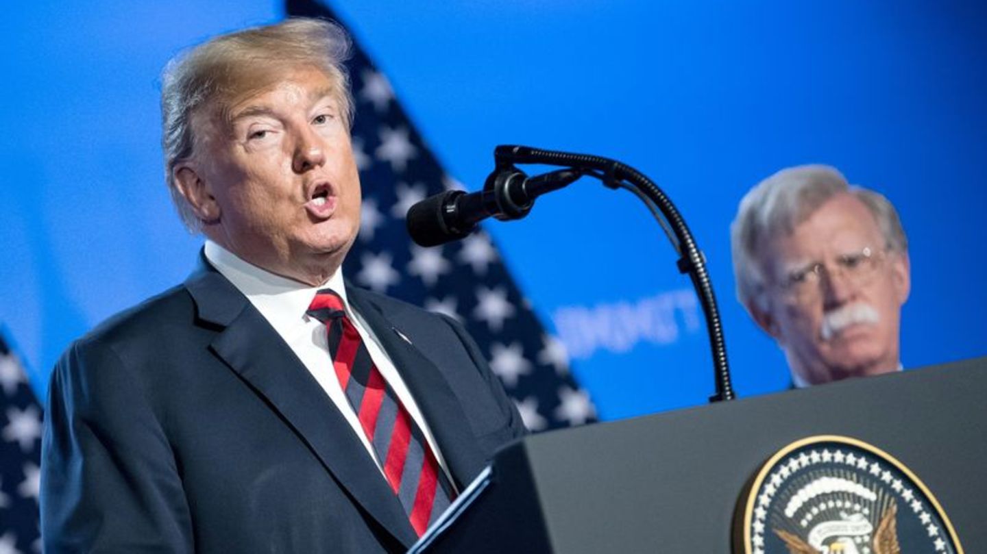 Donald Trump und John Bolton (Archivbild)