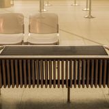 Auf diesen Sitzgelegenheiten nahmen die Abholer Platz, bis die Fluggäste eintrafen