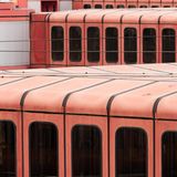 Die Architekten entwarfen nicht nur das Terminal, sondern auch Hangars, Luftfrachtgebäude, Energiezentrale und Bushaltestellen.