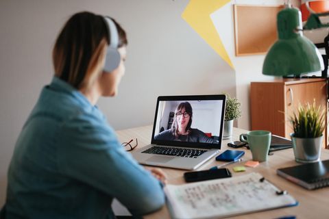 Zuhause arbeiten:  Segnung Homeoffice? Naja. Über die Geister, die Videocalls in unser Leben spülen