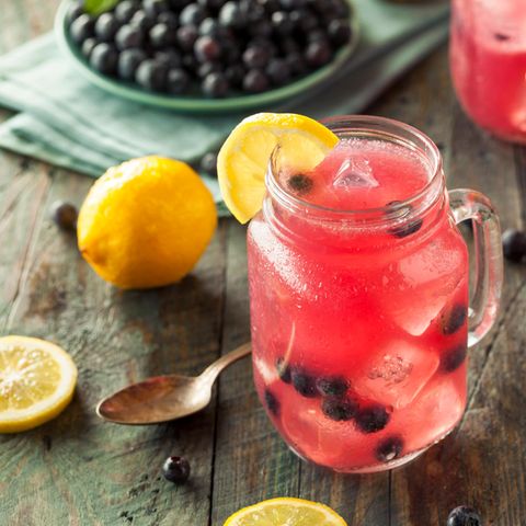 Blaubeer Limonade mit Zitrone