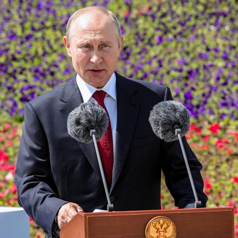 Wladimir Putin bei seinem ersten öffentlichen Auftritt seit Wochen