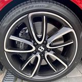 Trotz der 22 Zoll Felgen ist der Bentley Continental dank des Luftfederfahrwerks komfortabel