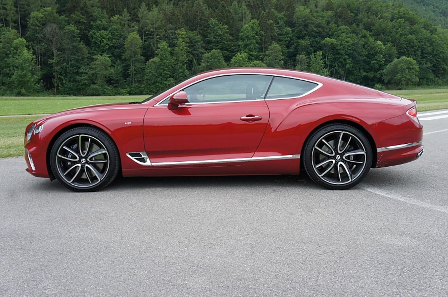 Bentley Continental GT V8 ist 4,85 Meter lang