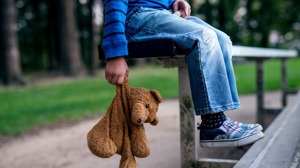 Interview zu Kindesmissbrauch: "In jeder Schulklasse gibt es ein bis zwei Kinder, die sexuelle Übergriffe erleiden"