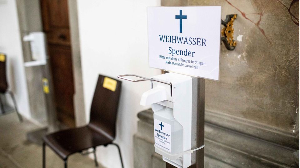 Nachrichten aus Deutschland – Kirche führt kontaktlosen Weihwasser-Spender ein