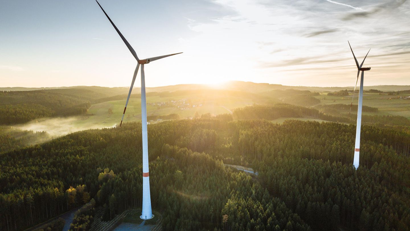 Derzeit wachsen Windkraftwerke auf über 200 Meter Höhe.