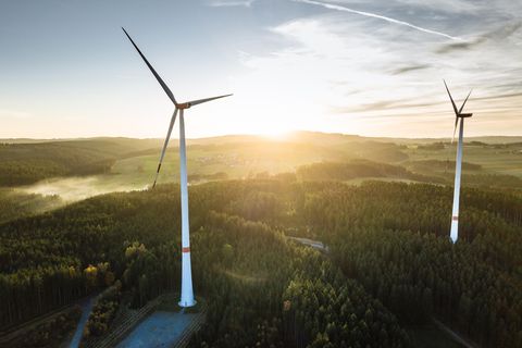 Derzeit wachsen Windkraftwerke auf über 200 Meter Höhe.
