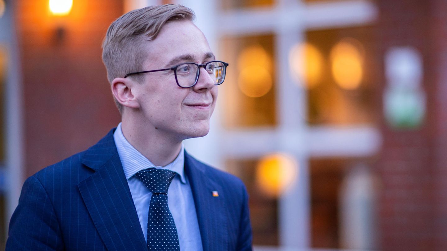 Philipp Amthor verlässt die Sitzung des CDU-Kreisverbandes Ludwiglust-Parchim