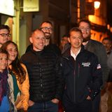 Unter den Zuschauern des zwei Nächte dauernden Spektakels ist auch Guillaume Faury (3. v. r.), der Chief Executive Officer der Airbus Group.