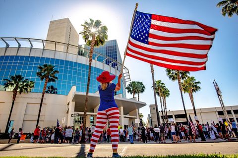 Eine Demonstration gegen die Ausgangsbeschränkungen aufgrund der Corona-Pandemie in der US-Stadt Riverside
