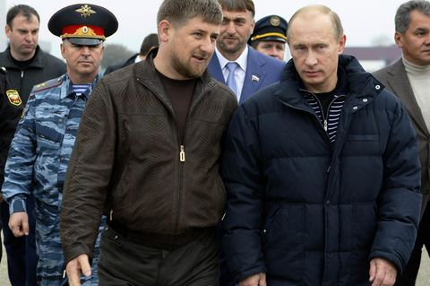 Ramsan Kadyrow und Soldaten aus Tschetschenien spielen seit Jahren eine wichtige Rolle in der Politik Putins – etwa in Syrien und in der Ostukraine.