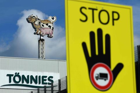 Tönnies-Fabrik in Gütersloh: Hunderte neue Coronafälle in Fleischbetrieb