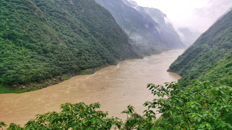 China: Nach heftigen Regenfällen ist der Wasserpegel des Flusses Fu stark angestiegen